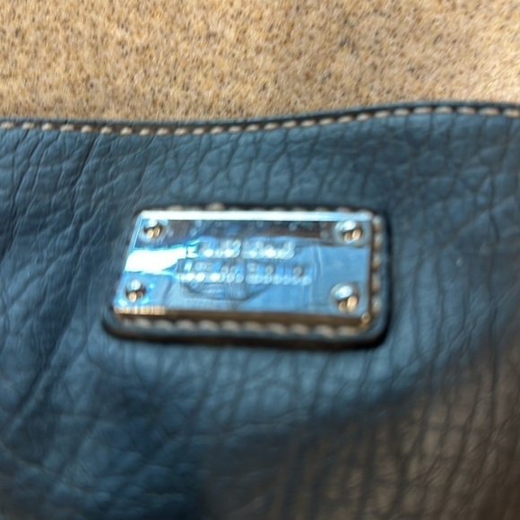 Nine West Crossbody/wristlet CB strap removable, pebbled black man-made leather - Picture 3 of 10